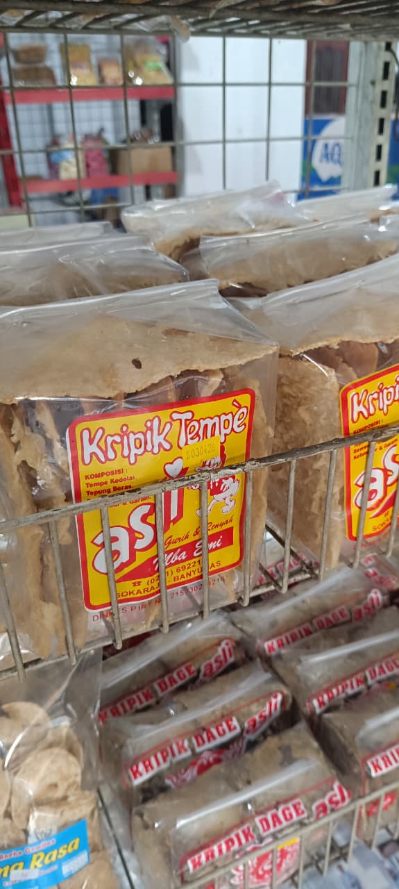 Snack rack close-up with Bina Rasa label